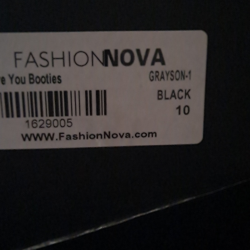 Fashion nova I DARE YOU BOOOTIES